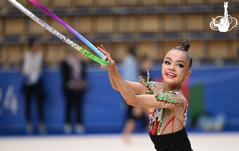 Ksenia Savinova warming up before the performance