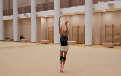 Alina Kabaeva creates a nice move to walkover after rebounding for Yana Zaikina from Volgograd