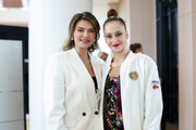 19 июня 2025 года. Олимпийская чемпионка Алина Кабаева и гимнастка Сильва Саргсян на этапе «Кубка сильнейших» в Академии
