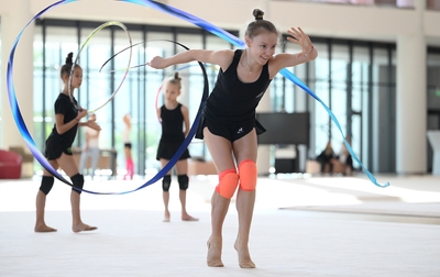 Alisa Medvedeva and Polina Frolova, together with coach Natalia Orlova comes to the Academy for training