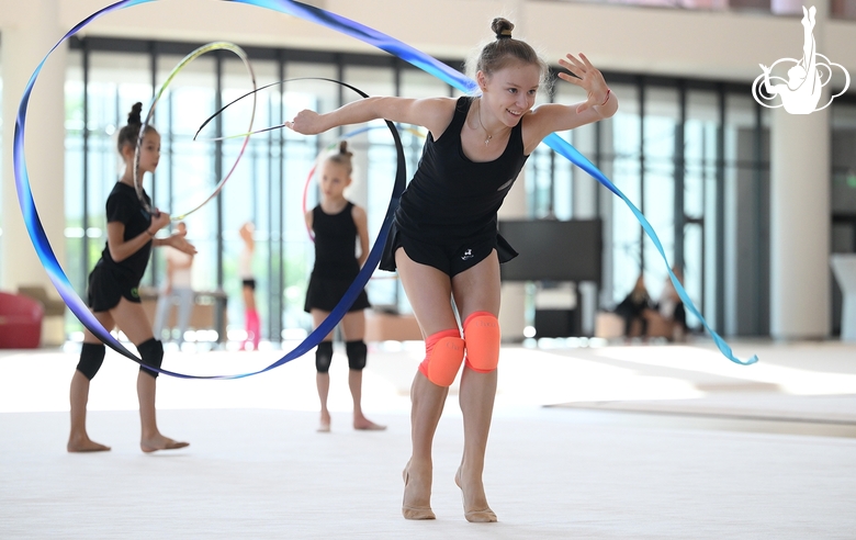 Alisa Medvedeva and Polina Frolova, together with coach Natalia Orlova comes to the Academy for training