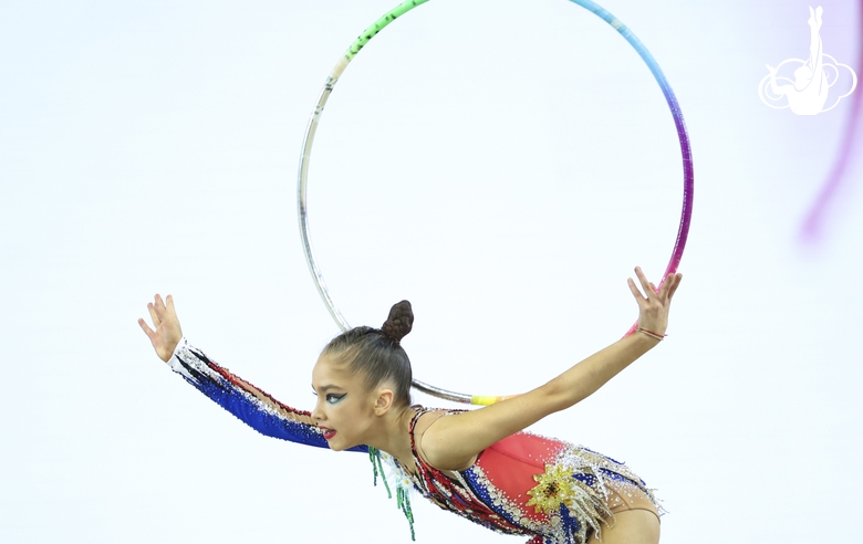 Ksenia Savinova during the hoop exercise