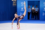 Яна Заикина во время упражнения с булавами