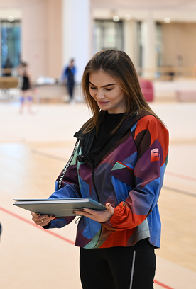 Педагоги Академии сделали подарок олимпийской чемпионке Алине Кабаевой