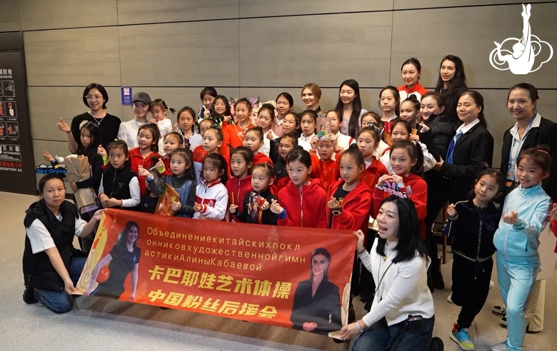 На международном турнире в Пекине автографы и памятные фотографии с олимпийской чемпионкой получили все желающие!