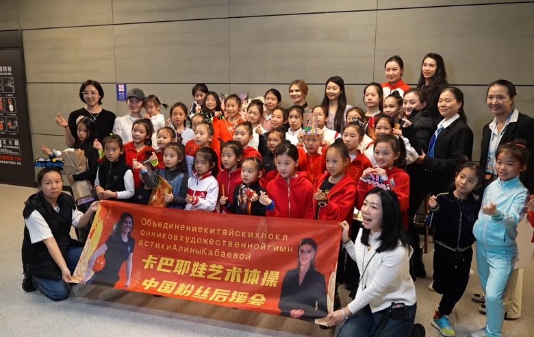 На международном турнире в Пекине автографы и памятные фотографии с олимпийской чемпионкой получили все желающие!