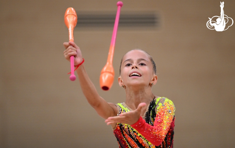 Sabina Samatova during an exercise with clubs during a control training session