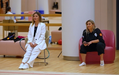 Alina Kabaeva gives advice to Lia Rodionova on working with the ball