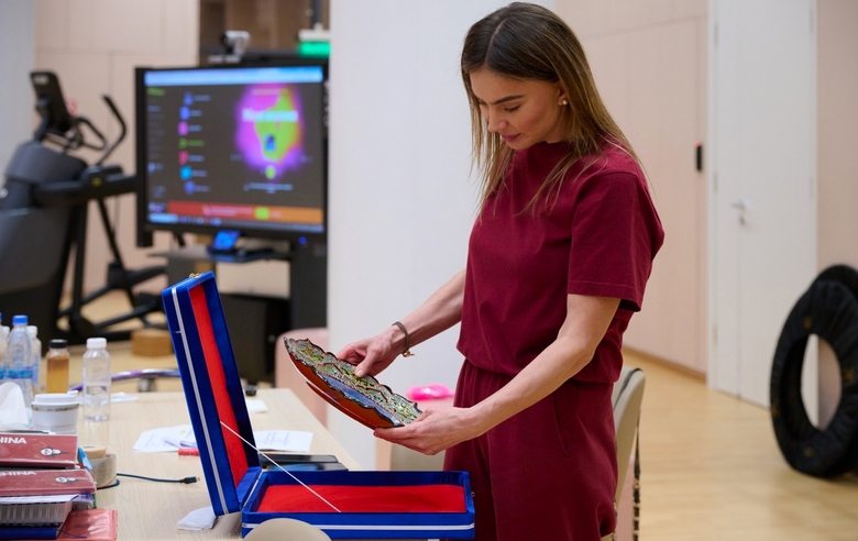 October 1, 2026. Olympic champion Alina Kabaeva with a commemorative souvenir from Oksana Chusovitina