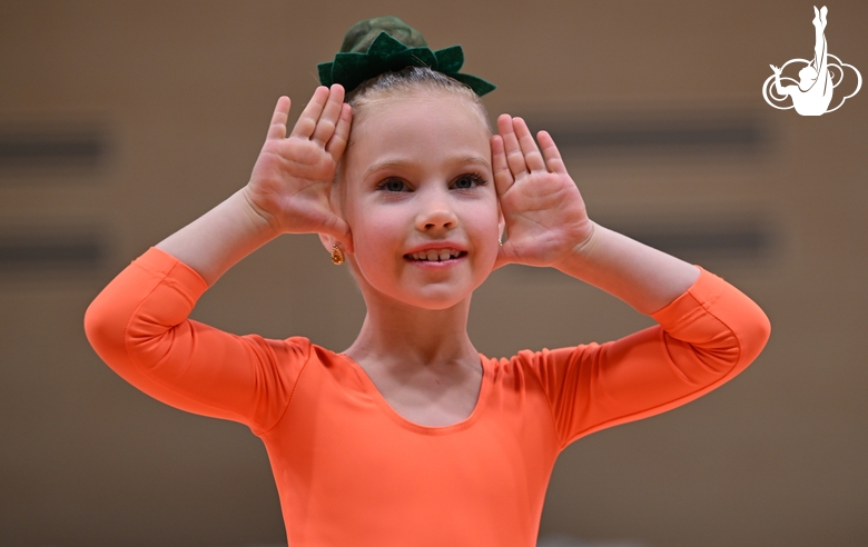 Дошкольница Академии во время новогодней елки