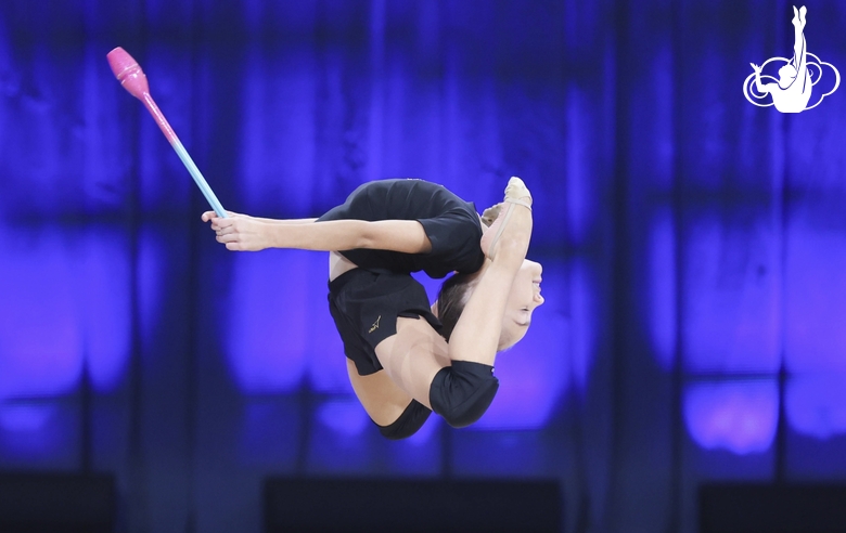 Ksenia Savinova during an exercise with clubs at floor testing