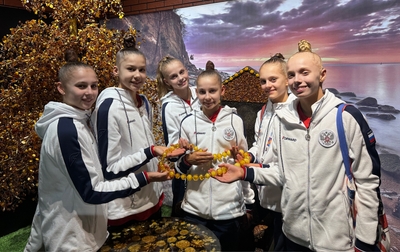 Наши гимнастки побывали на экскурсии в поселке Янтарный