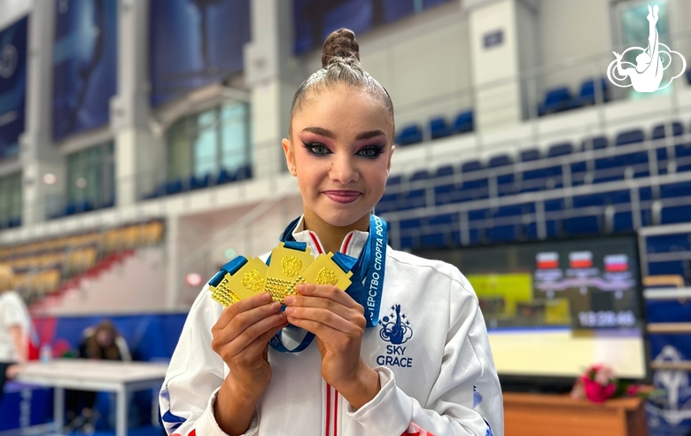 Ksenia Savinova won five of the five medals at the first stage of the Cup of the Strongest
