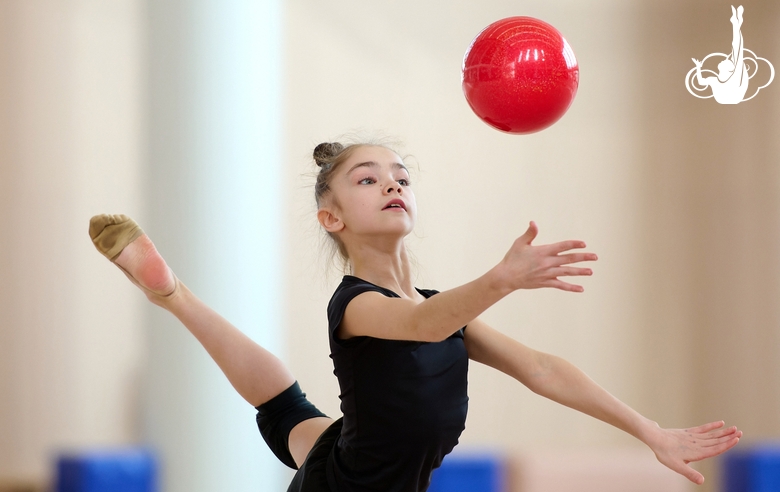 Ksenia Savinova during an exercise with a ball