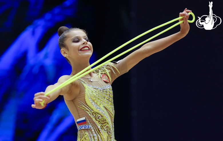 Karolina Tarasova during an exercise with a jump rope