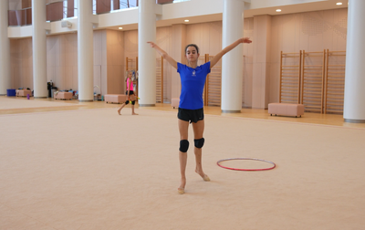 Alina Kabaeva works with Anna Vakulenko during training at the Academy