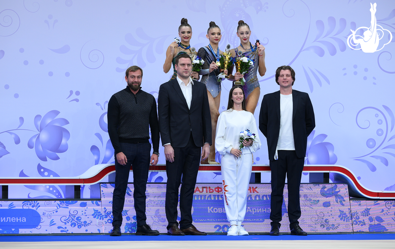 Пьедестал финала с мячом