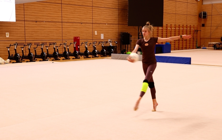 Alina Kabaeva and Academy coach Irina Gusarova noticed that Alexandra Borisova lacked emphasis after the fouetté