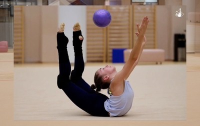We continue featuring the ball combination practicing by the Olympic champion together with Ksenia Savinova