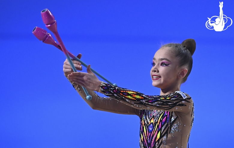 Ksenia Savinova during an exercise with clubs