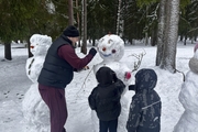 Участники рождественских сборов во время прогулки на Валдае