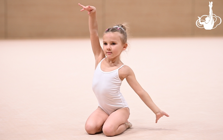 Innovation of the International Sky Grace Rhythmic Gymnastics Clubs Association at competitions for children under 10 years old