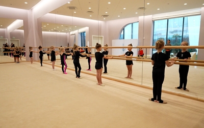 Олимпийская чемпионка следит за прогрессом дошкольниц Академии