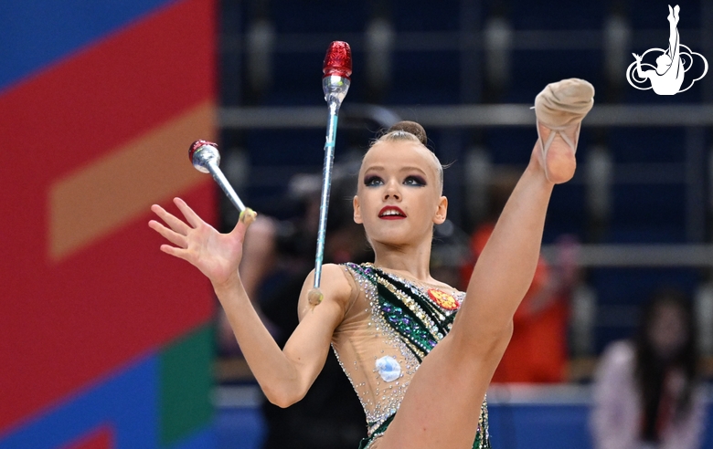 Kristina Voitenko during the exercise with clubs