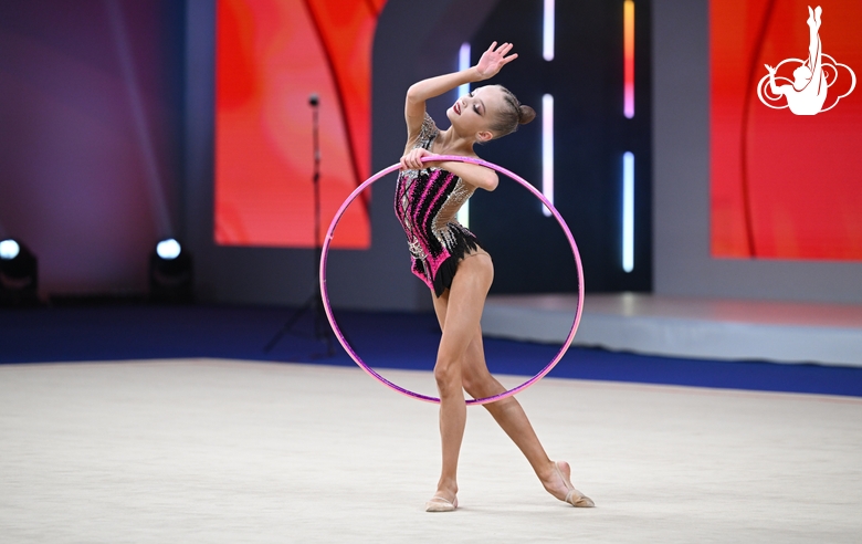Karina Bogdanova during the hoop exercise