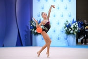 Каролина Пахтусова во время выполнения упражнения с обручем на всероссийском турнире «Кубок "Небесная грация"»
