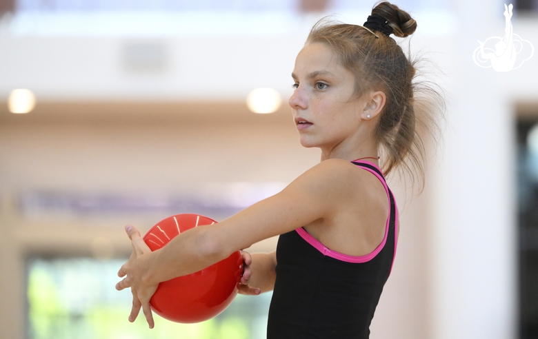 Jimena Dominguez during an exercise with the ball