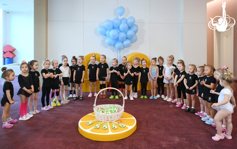 Гимнастки в преддверии Международного женского дня