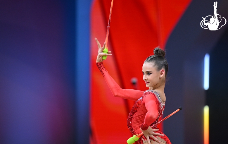Yana Sakovich during the exercise with clubs