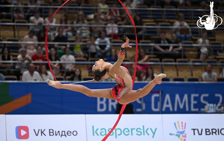 Victoriia Bespalova during the ribbon exercise