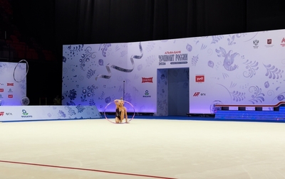 Лучшие моменты выступлений Евы Кононовой с обручем и Арины Ковшовой с мячом в финалах отдельных видов на чемпионате России