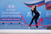 Мария Борисова во время упражнения с лентой