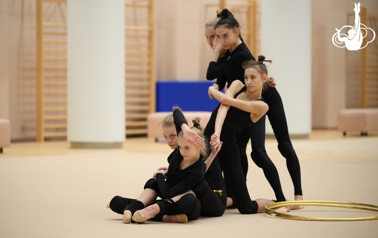 Групповички Академии во время тренировки