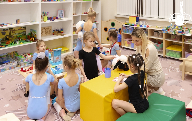 Preschooler’s lesson in the Academy classroom