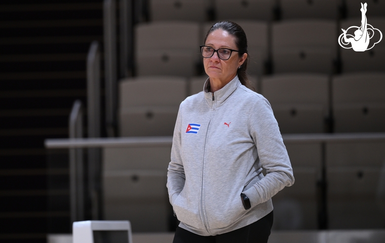 Тренер Нели Боррас во время контрольной тренировки в Академии перед чемпионатом мира