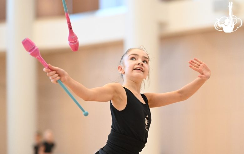 Ksenia Savinova during an exercise with clubs during preparation training for the BRICS Games