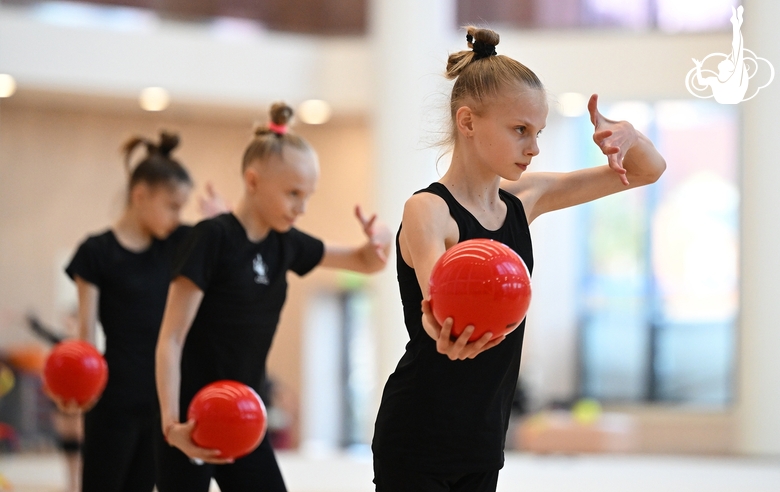 Групповички Академии во время тренировки