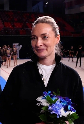 «Я очень горжусь нашей командой!» Тренер Анна Усцова — о победе групповичек Академии в многоборье на чемпионате России