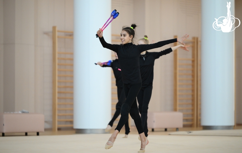 Групповички Академии на занятии под руководством хореографа фестиваля «Алина» Ирины Зеновки