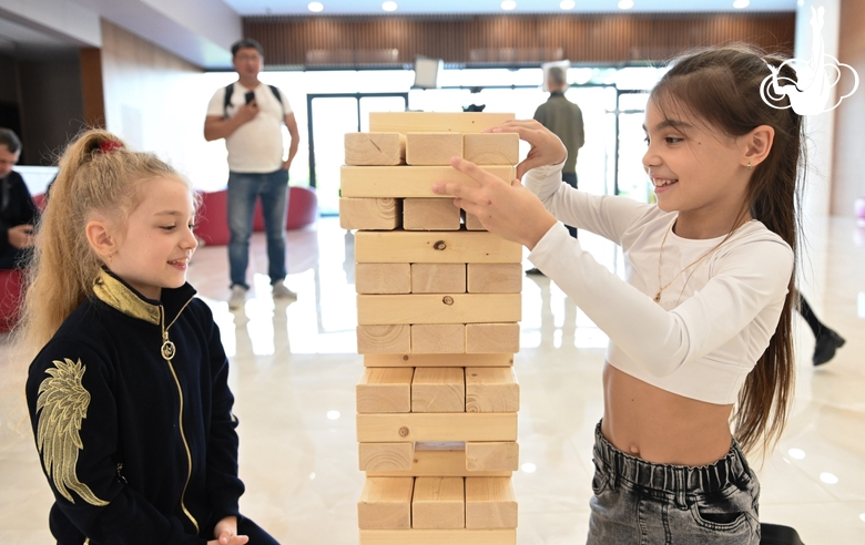 Young Academy guests play Jenga