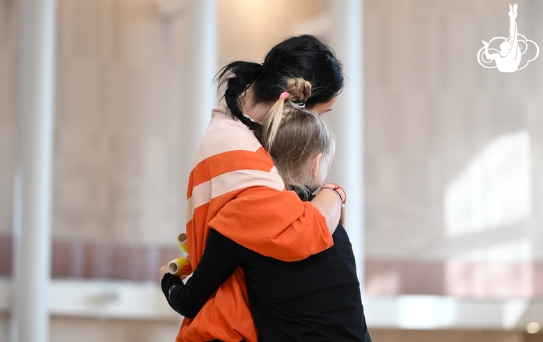 Хореограф Наталья Белугина и Ева Кононова во время тренировки