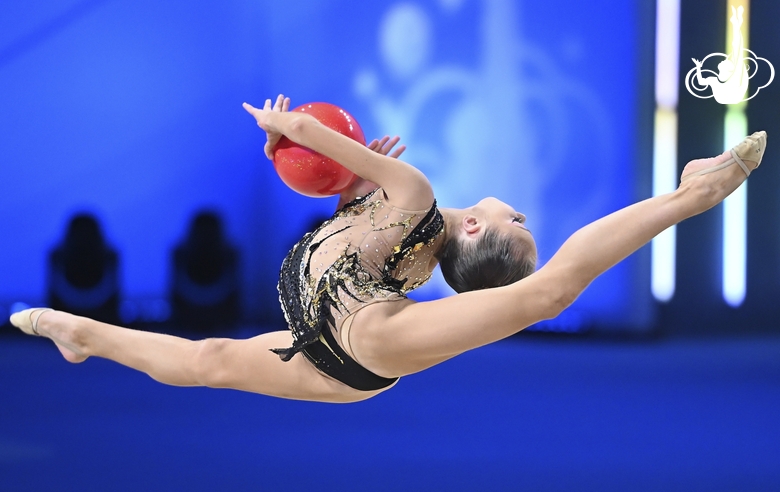 Ksenia Savinova during an exercise with a ball