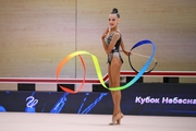 Полина Семенова во время упражнения с лентой