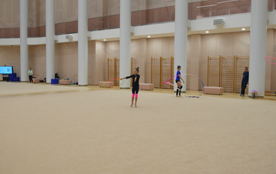 Alina Kabaeva helps Ksyusha Savinova from Gatchina and Evgeniya Eliseeva