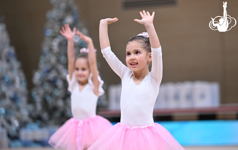 Дошкольница Академии во время новогодней елки