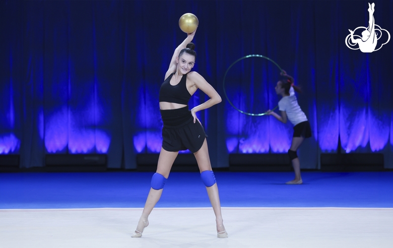 Alina Harnasko during an exercise with a ball at floor testing